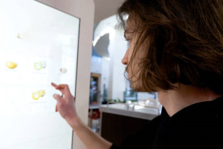 LCD touch fast food kiosks